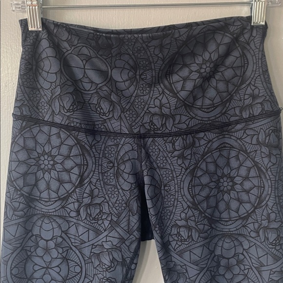 Lululemon high waist roll down crop Leggings 23” - Picture 2 of 8